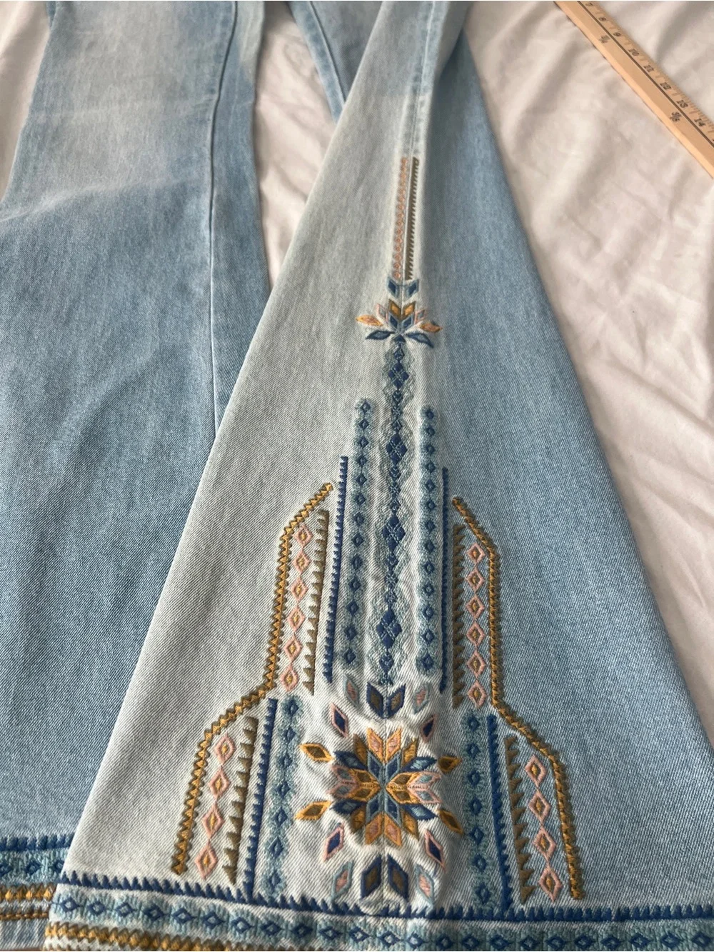 Driftwood Farrah Embroidered Flare Light Wash Jeans Size 26 - Picture 7 of 15